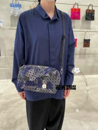 Picture of Issey Miyake Lady Handbags _SKUfw88562212fw